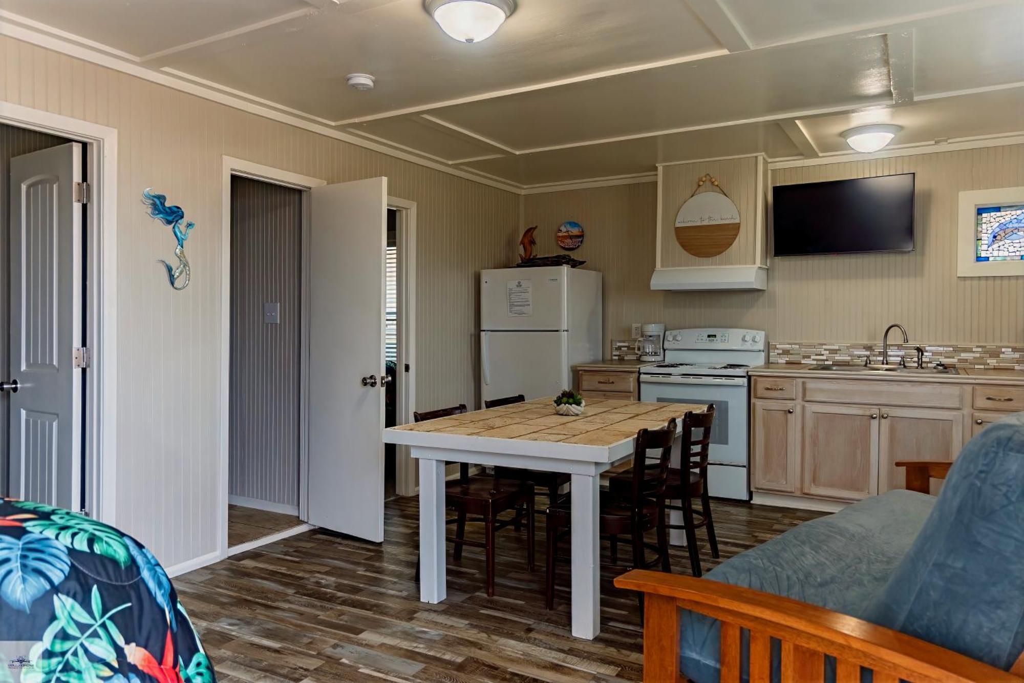Blue Dolphin Inn&Cottages Grand Isle Extérieur photo