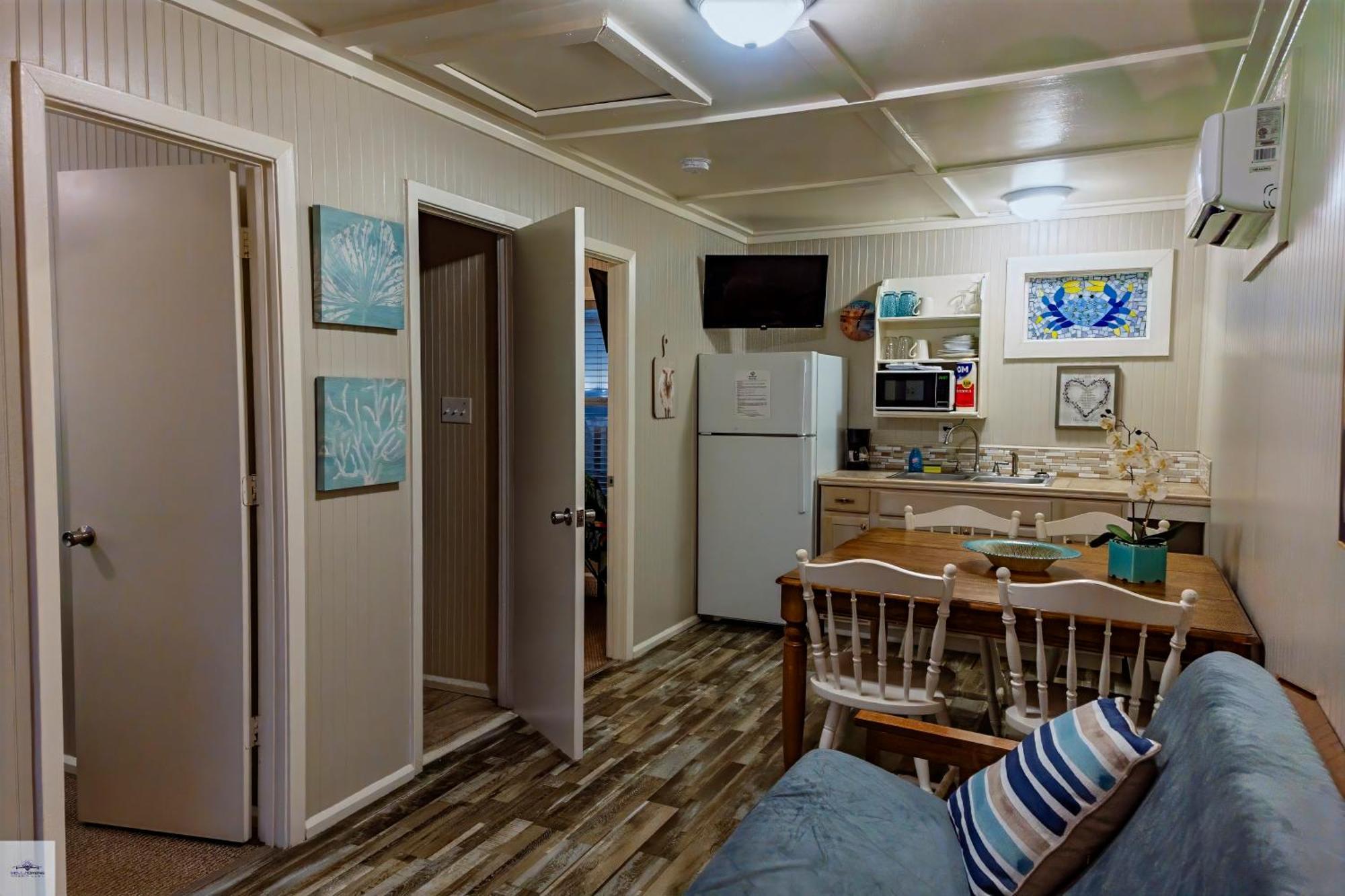 Blue Dolphin Inn&Cottages Grand Isle Extérieur photo