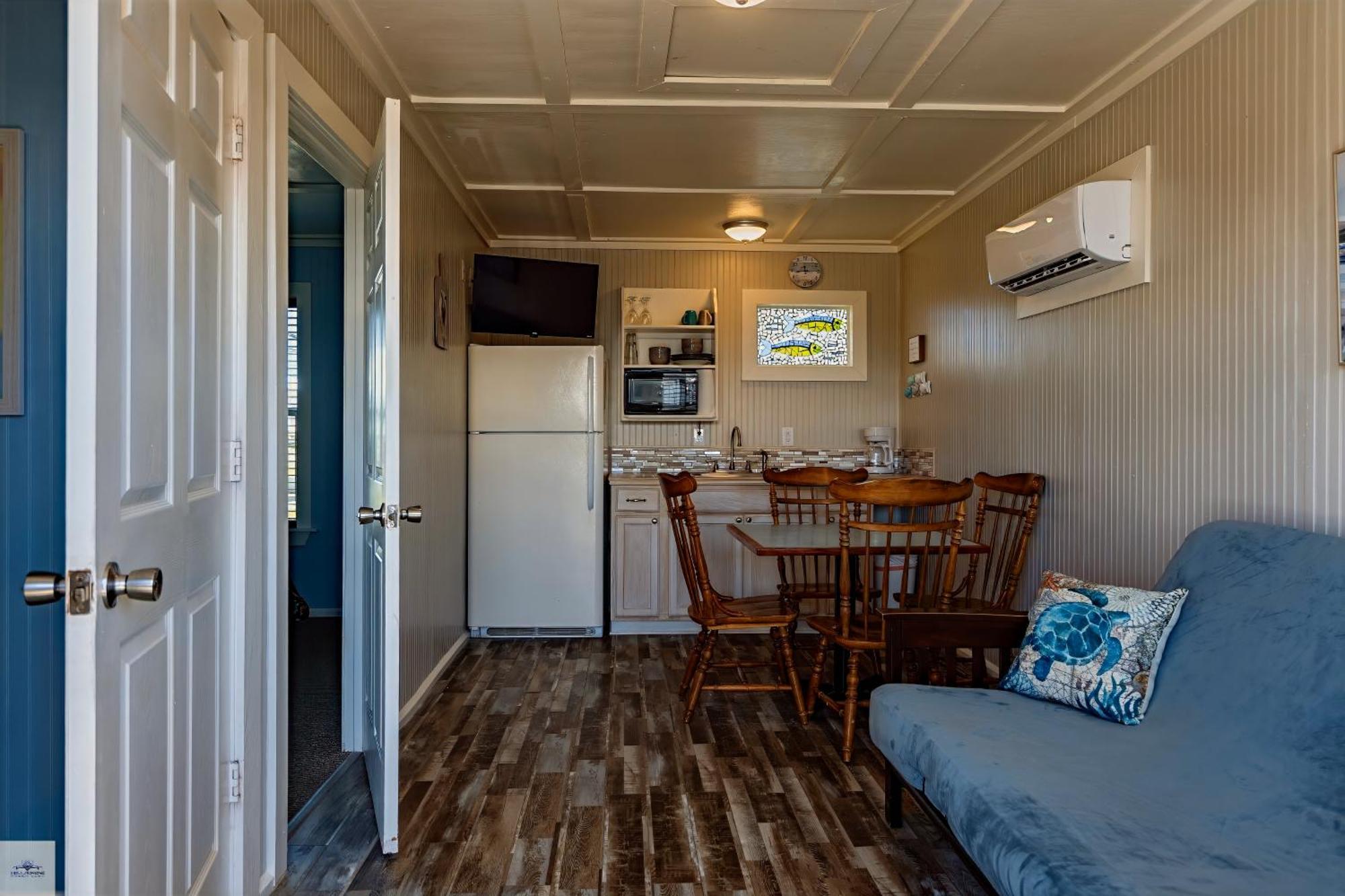 Blue Dolphin Inn&Cottages Grand Isle Extérieur photo