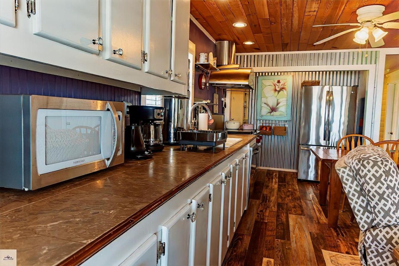 Blue Dolphin Inn&Cottages Grand Isle Extérieur photo