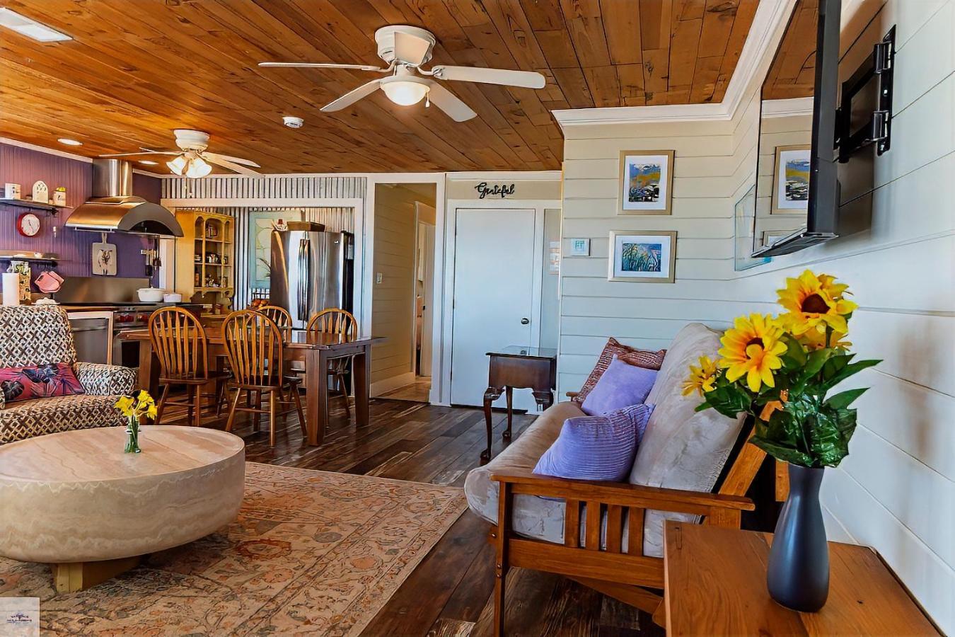 Blue Dolphin Inn&Cottages Grand Isle Extérieur photo