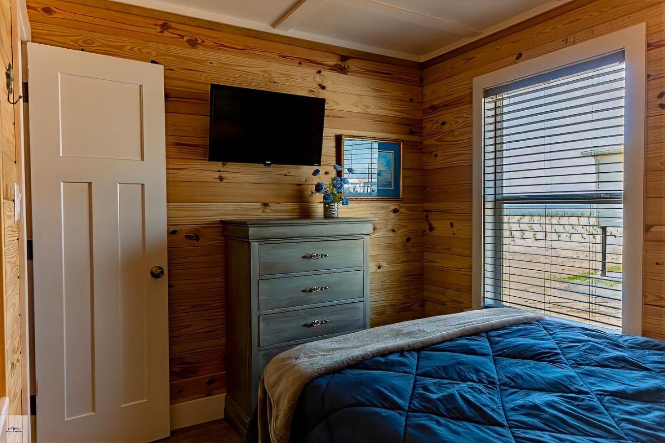 Blue Dolphin Inn&Cottages Grand Isle Extérieur photo