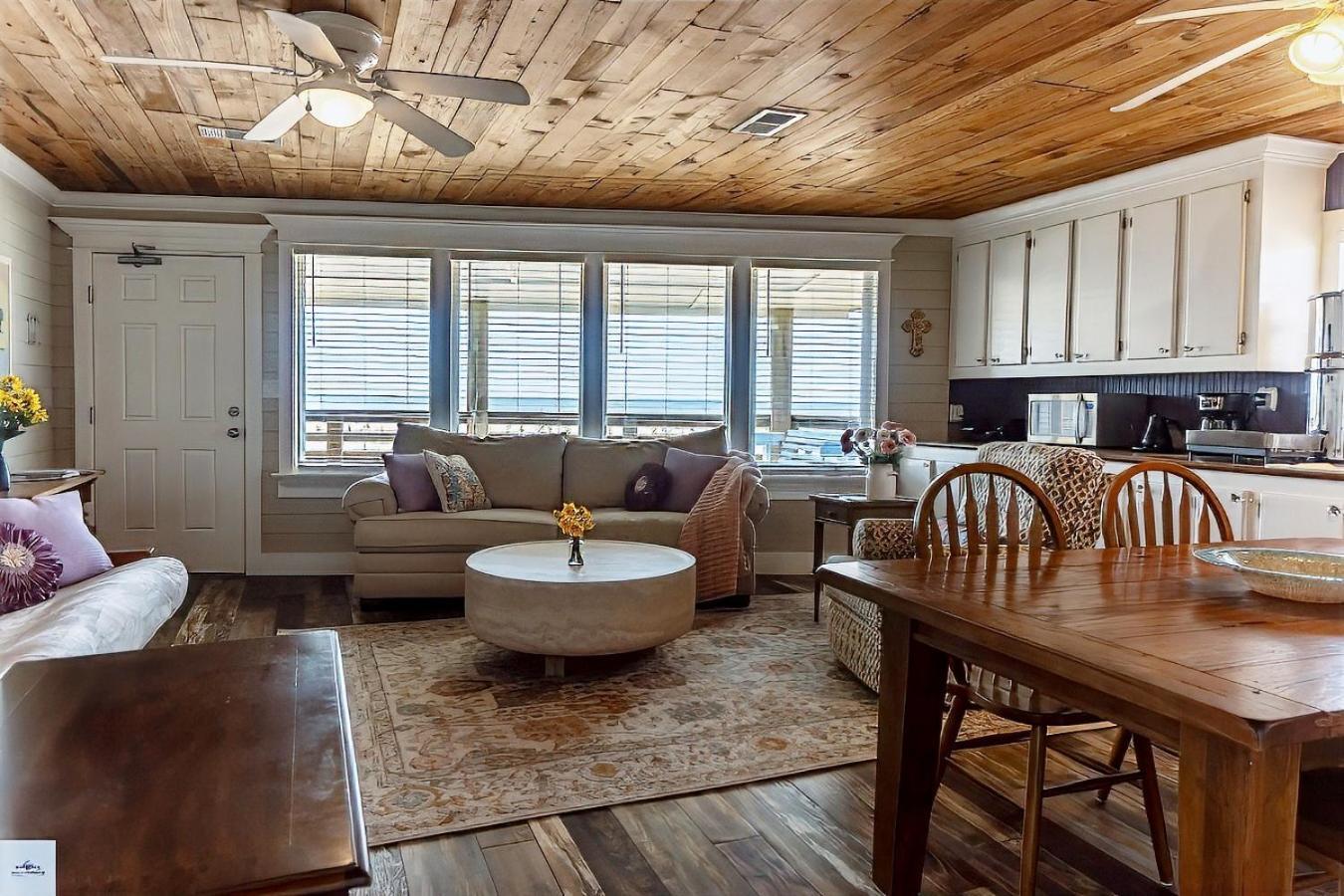 Blue Dolphin Inn&Cottages Grand Isle Extérieur photo